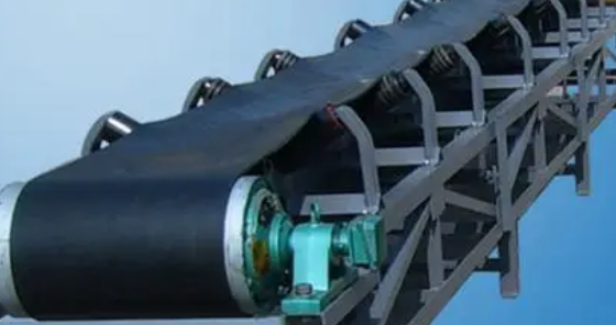 槽型帶式輸送機(jī)有什么優(yōu)點(diǎn)？