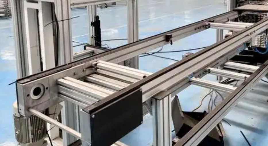 選擇電機(jī)驅(qū)動(dòng)柔性輸送線時(shí)，需考慮以下因素