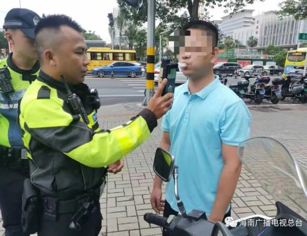 酒精測試儀多少算酒駕，睡醒≠酒醒！海口交警持續(xù)嚴(yán)查隔夜酒駕！