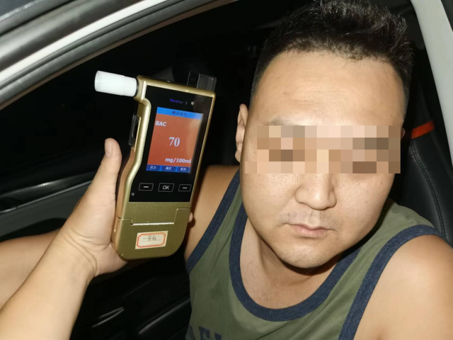 一男子喝酒看球狂歡后酒駕，三亞交警：禁駕5年！