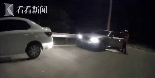 酒駕遇查 男子向交警“訴苦”：代駕嫌遠(yuǎn)送半路走了 