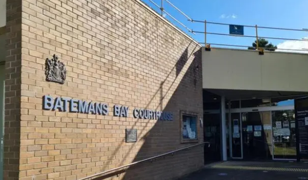 新州男子涉酒駕撞車，被抓時試圖掐死警察！數(shù)人合力才將其逮捕