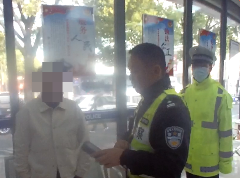 醉酒駕駛半路睡著，這樣開車很“刑”