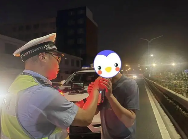 吃完兩顆“楊梅”開車，臺州一男子攤上事了！交警一查還有大問題！