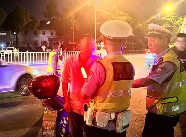 醉酒駕駛機動車記幾分，直擊查酒駕現(xiàn)場！荊門一男子稱“只喝了一杯白酒”，結(jié)果…